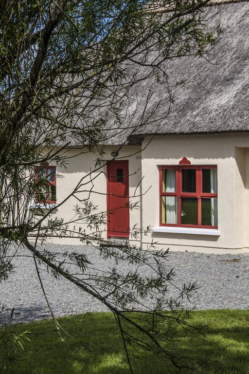 Old Killarney Cottages Eksteriør billede
